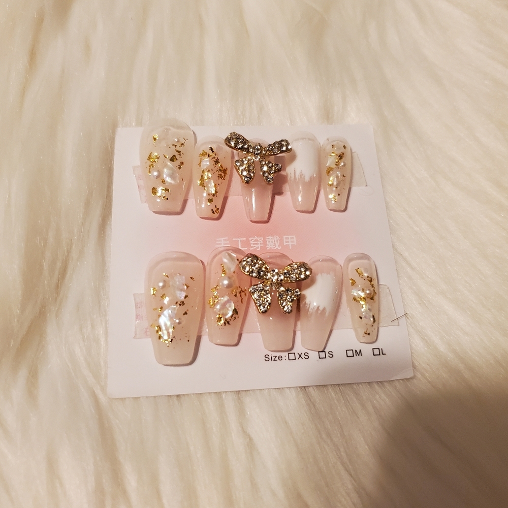 🎁3/$30 Elegant Pink and White Nail Set with Gold Accents GUC